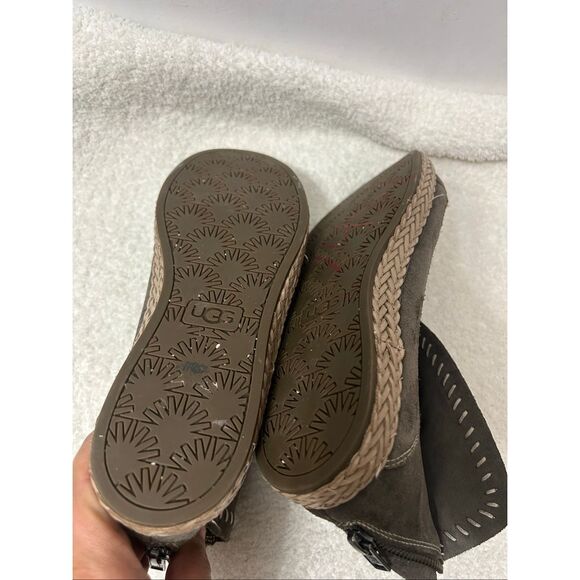 UGG - Womens Varney moccasin ankle Boots size 7 - Picture 5 of 7